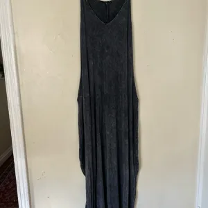 Annabelle charcoal gray V neck Maxi Dress with pockets size small