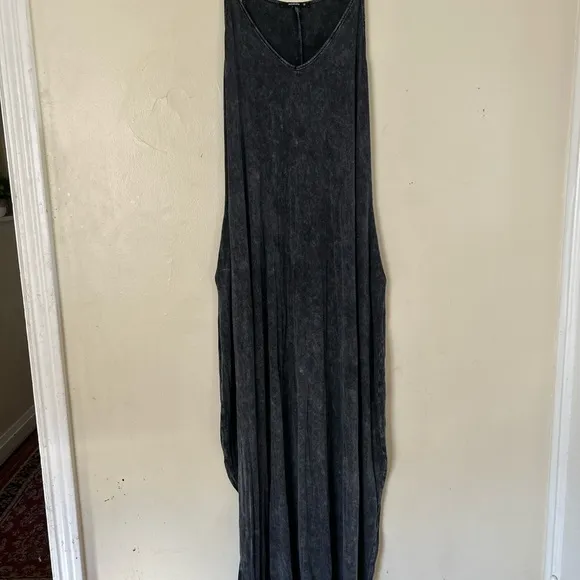 Annabelle charcoal gray V neck Maxi Dress with pockets size small