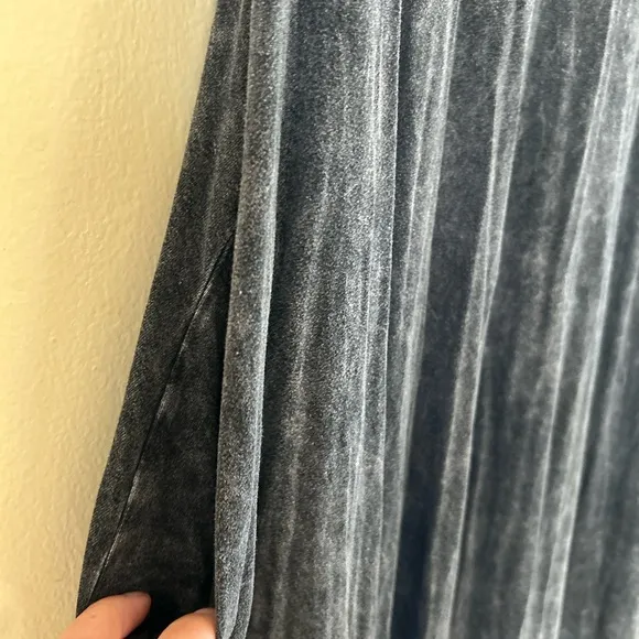 Annabelle charcoal gray V neck Maxi Dress with pockets size small