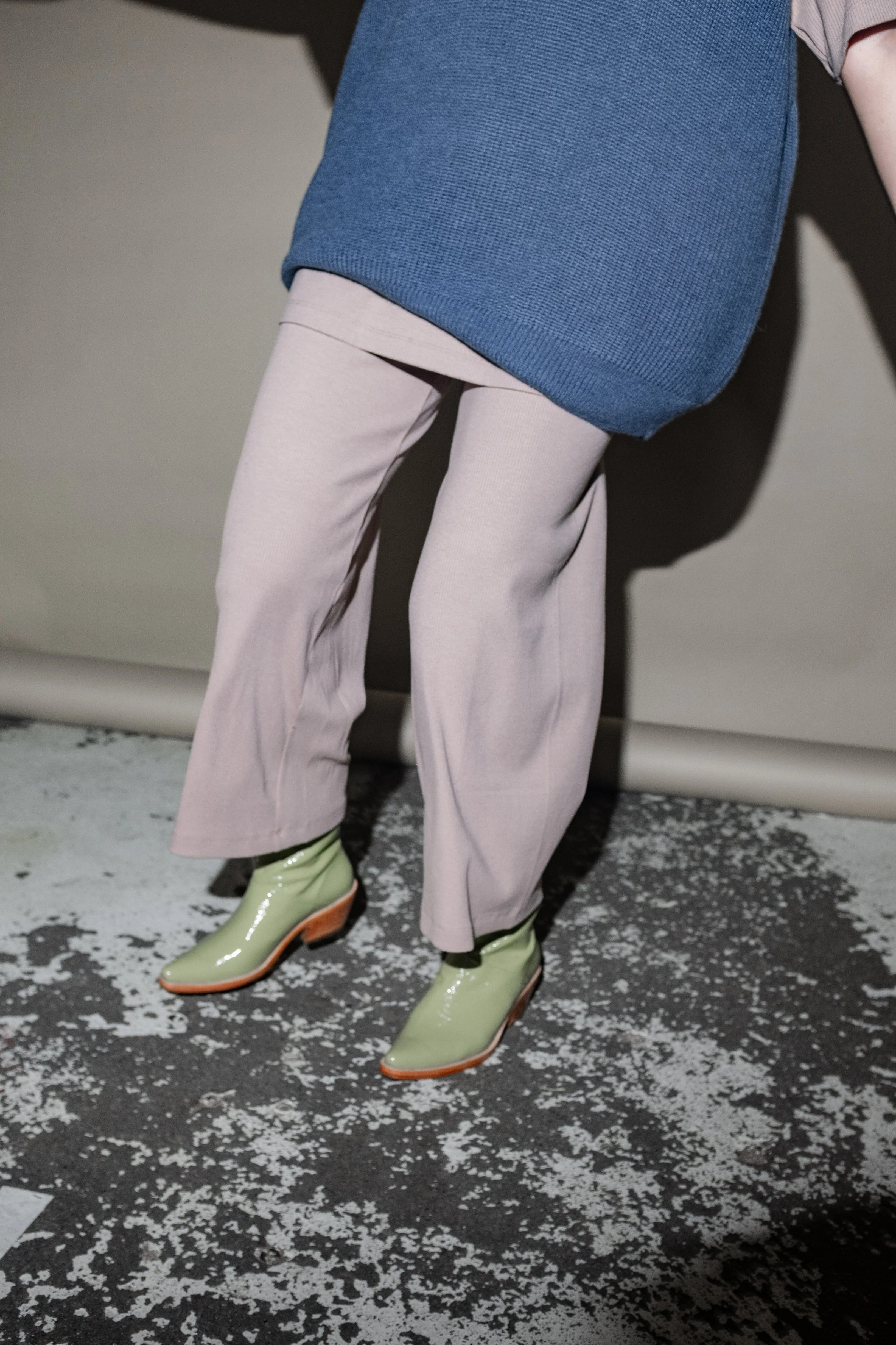 Liza Pant in Taupe