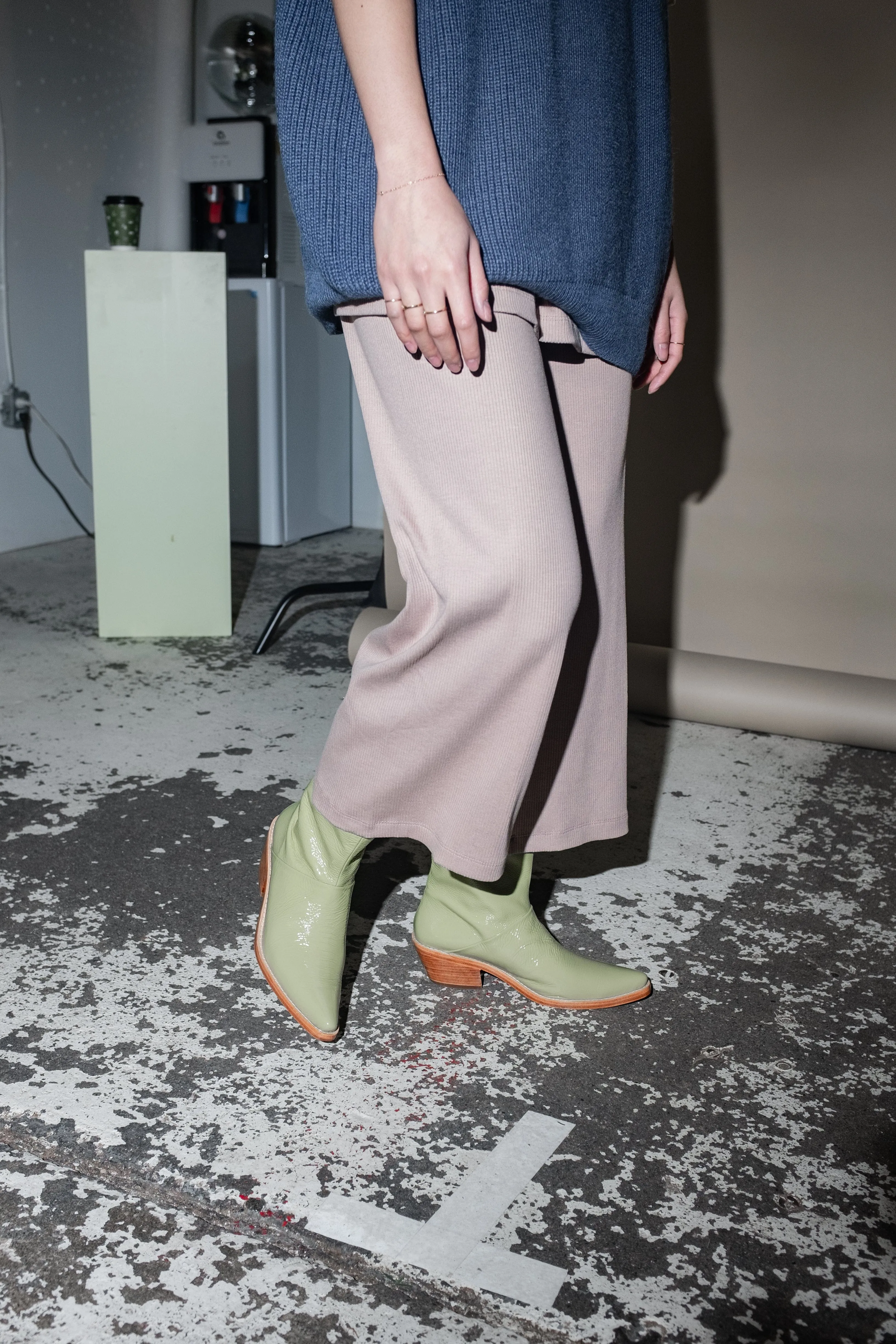 Liza Pant in Taupe