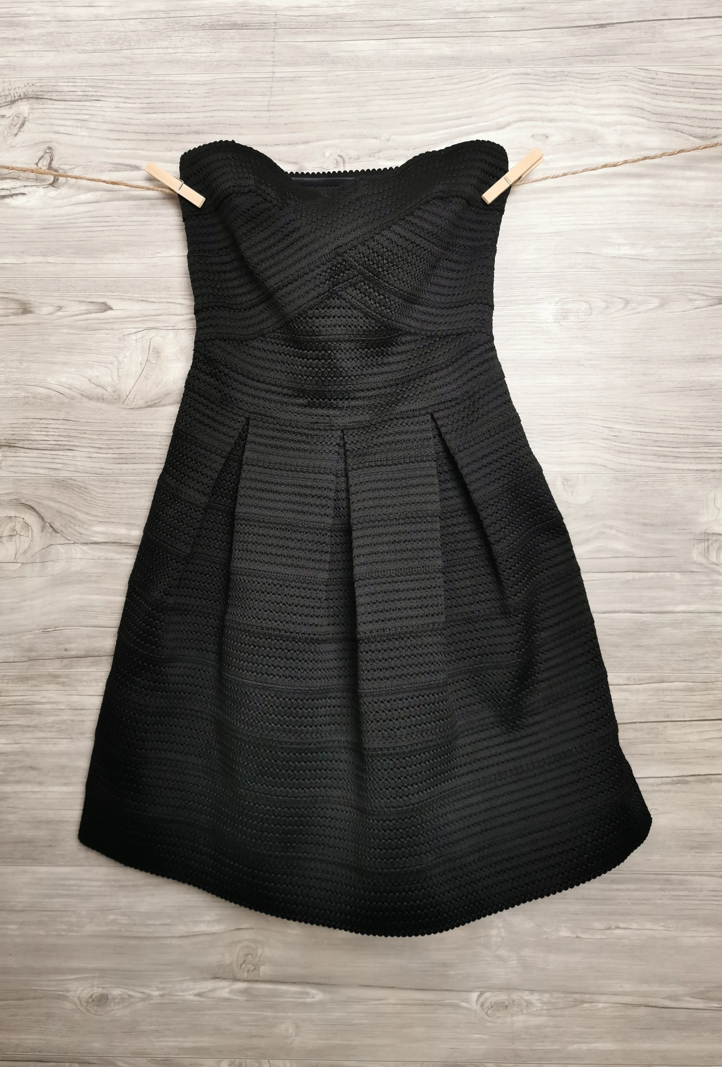 WOMENS SIZE SMALL - EXPRESS, Strapless, Fit & Flare, Jacquard Sweetheart Dress EUC B52